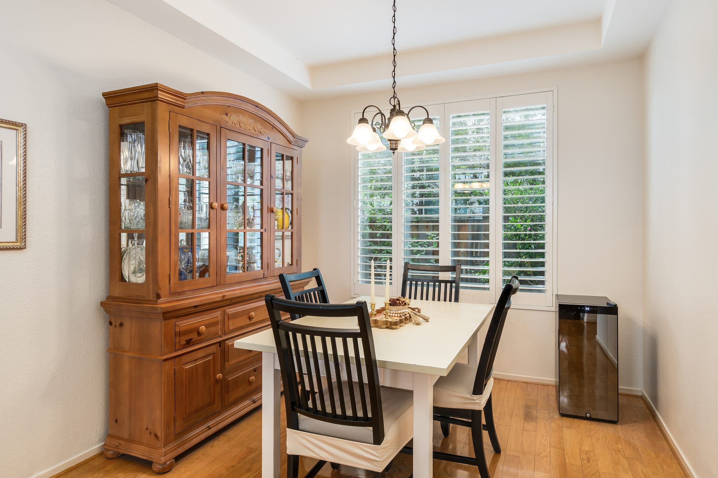 1049 Feather Circle. The dining area, with plantation shutters.